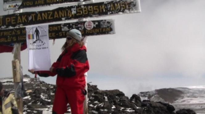 cel mai inalt vulcan din africa escaladat de o romanca de 14 ani foto
