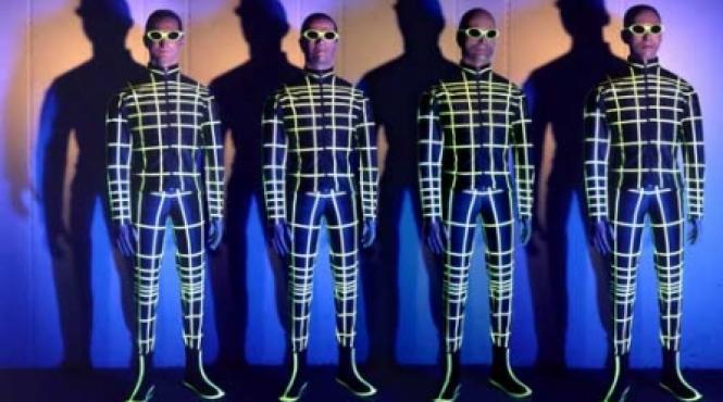 kraftwerk ne electro cuteaza cu 50 000 de wati de sunet si lumina