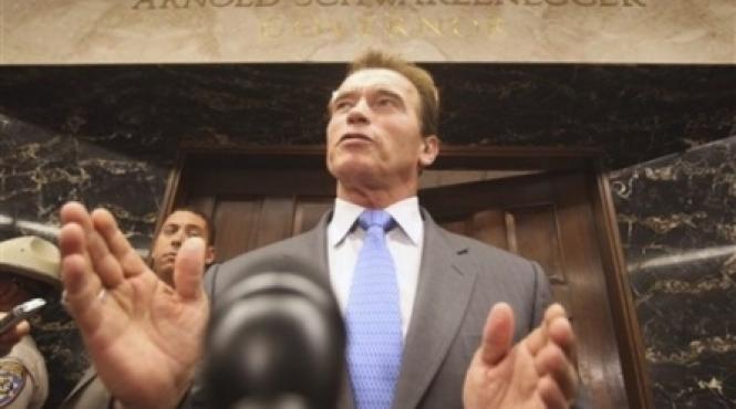 avionul lui arnold schwarzenegger aterizare de urgenta