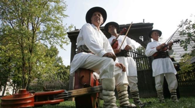 intalnire cu muzica de taraf si fanfara la sibiu