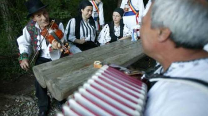 cantecele din vatra satului in dumbrava sibiului