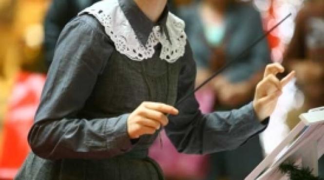 laura cosoi un fel de betty cea urata