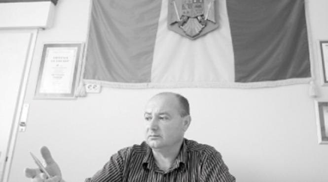 primarul si a tras medic personal