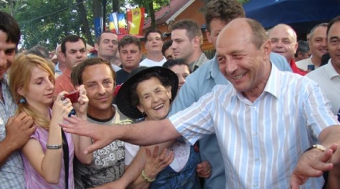 traian basescu baie de multime la targu mures
