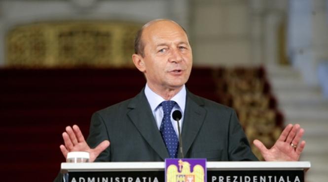 birocratii se zburlesc la basescu