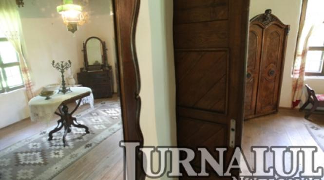 ai fost esti vei fi totdeauna