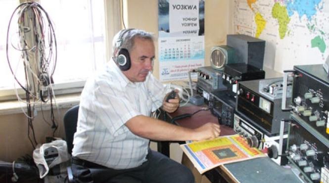 sunt yr radioamator in eterul patriei socialiste