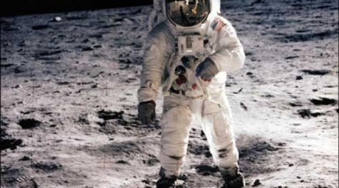 un pas mic pentru om un salt gigant pentru omenire