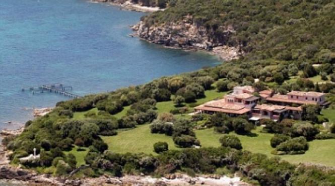 romani angajati la negru in celebra vila din sardinia a lui berlusconi