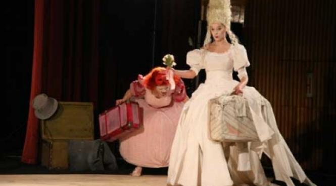 teatrele vin cu noutati