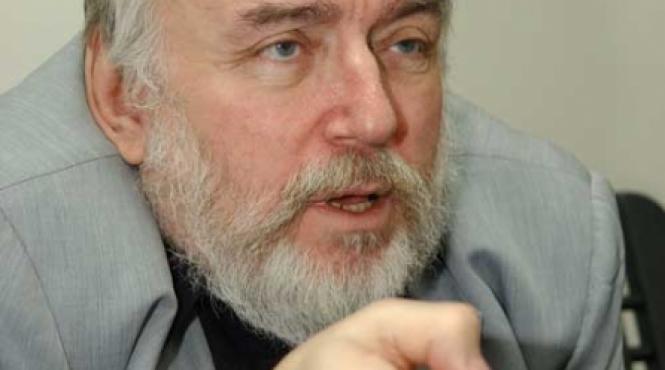 adrian paunescu e profesor universitar