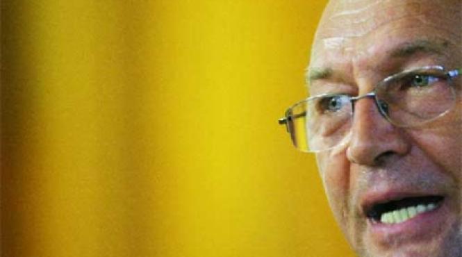 prefer politicianul care ma injura celui care imi zambeste perfid