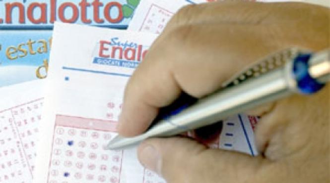 suporterii fiorentinei joaca la loto pentru a plati datoria lui mutu catre chelsea