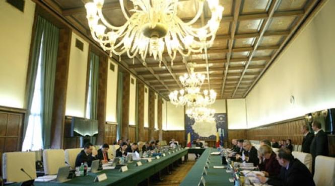 guvernul da afara 9 200 de bugetari