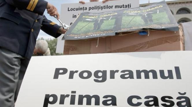 politistii ies in strada