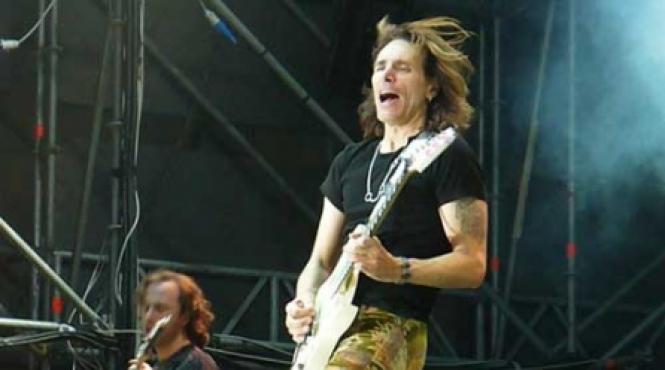 steve vai revine in tara noastra