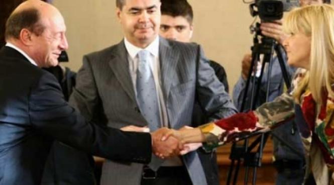 elena udrea il scade pe traian basescu