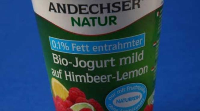 iaurt bio cu doi aditivi si mult zahar