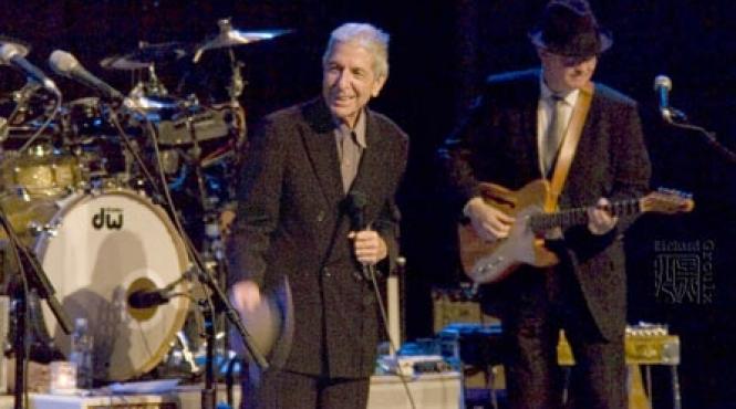 cohen canta trei ore