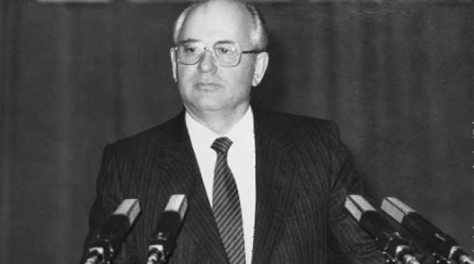 gorbaciov reintoarcere dificila la post