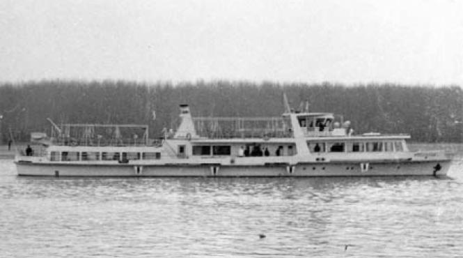 am vazut barjele care incalecau vaporul