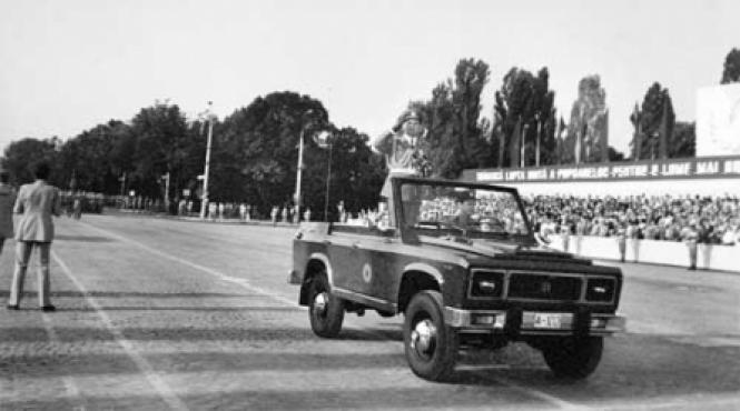 consfatuirea secretarilor cu problemele ideologice ai partidelor comuniste