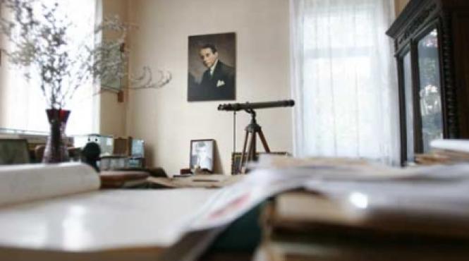 memoria pasiunile si micul univers al lui gib