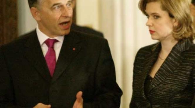 basescu si boc incaiera parlamentul