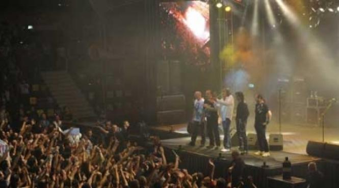 iris a revenit in forta in fata a 8 000 de fani