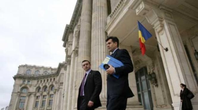 croitoru isi asuma restantele lui boc