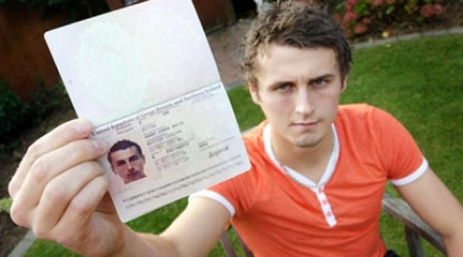 harry potter primeste cartonas rosu la un meci de fotbal