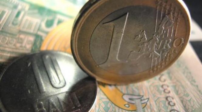 euro a depasit pragul de 4 3 lei pentru prima data in ultimele opt luni