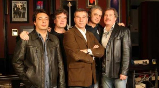 holograf o raza de lumina care reflecta muzica