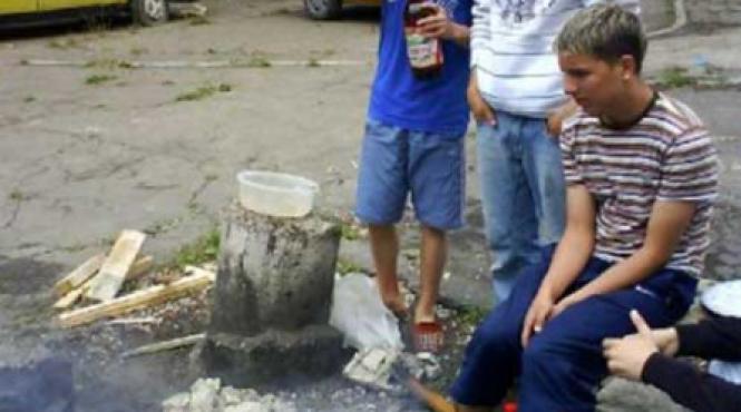 marlanu de cartier si nevasta scuipatoare de seminte