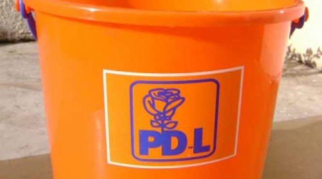 basescu vrea sa castige alegerile cu galeata