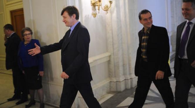 pnl a decis sa l sustina pe mircea geoana