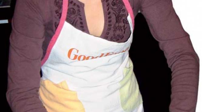 demonstratie de gatit printre carti si reviste