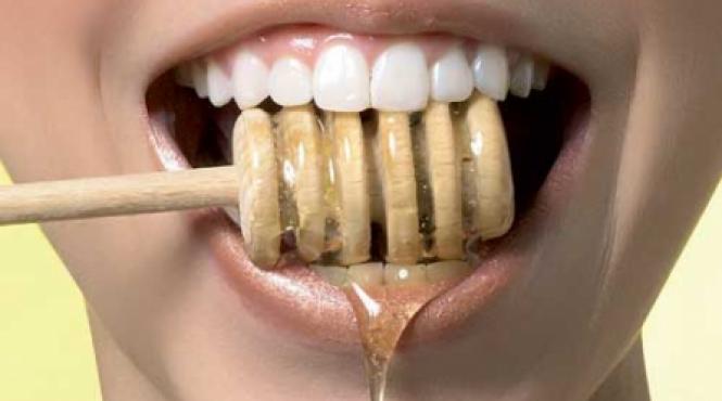 aloe vera si miere pentru buze uscate