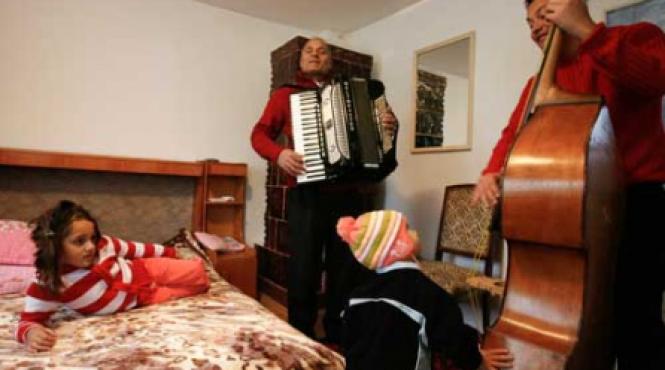 lautar saracit de manelisti