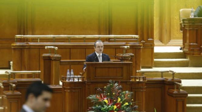 alesii s au batut pe pomeni