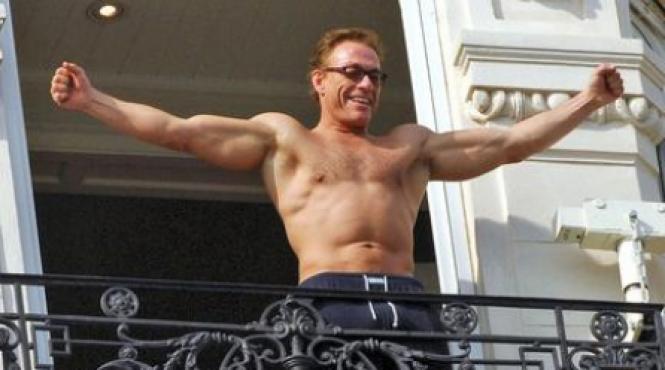 jean claude van damme va lupta cu un campion thailandez de box