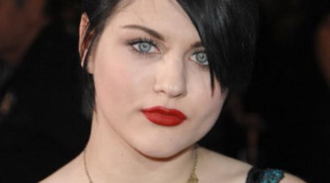 fiica lui kurt cobain se lanseaza in muzica