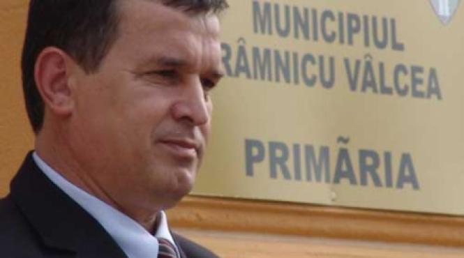 la varful pd l se poarta penalii si catusele