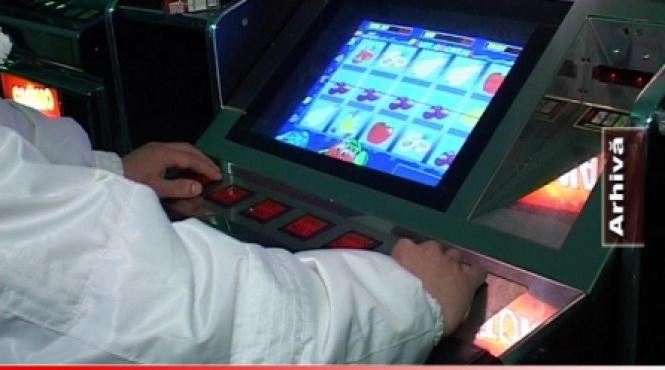 buzoian anchetat dupa ce a castigat la pacanete 400 000 de euro