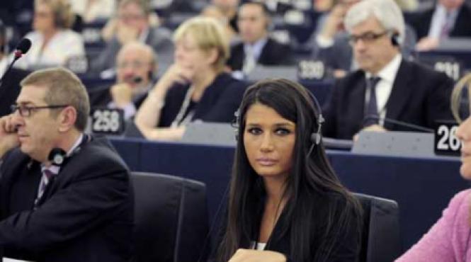 elena basescu urca pe pile in statisticile pe