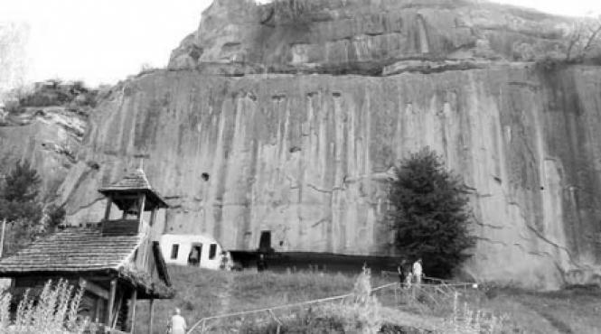 manastirea corbii de piatra nu a fost restaurata niciodata