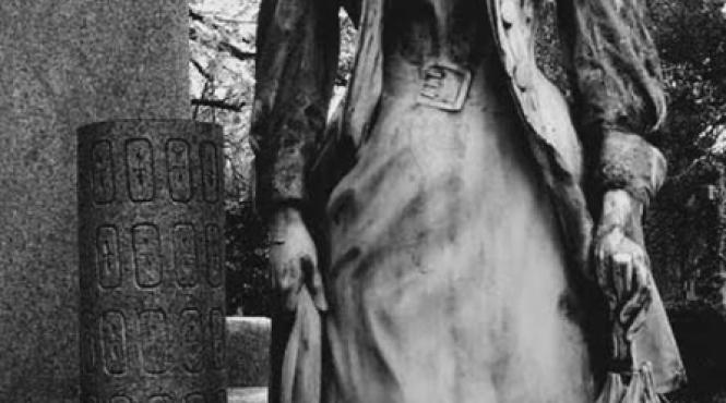 domnisoara cu umbrela