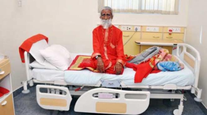 e oficial ascetul hindus chiar traieste doar cu aer