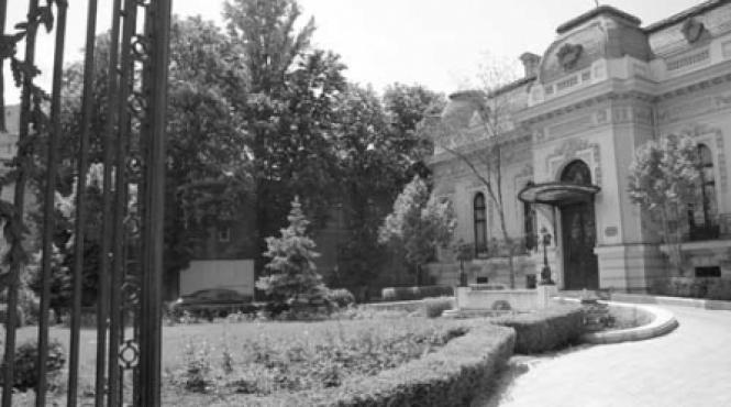 turnul din piata lahovari striveste case monument