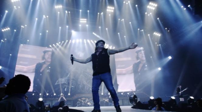 ac dc a ajuns in romania